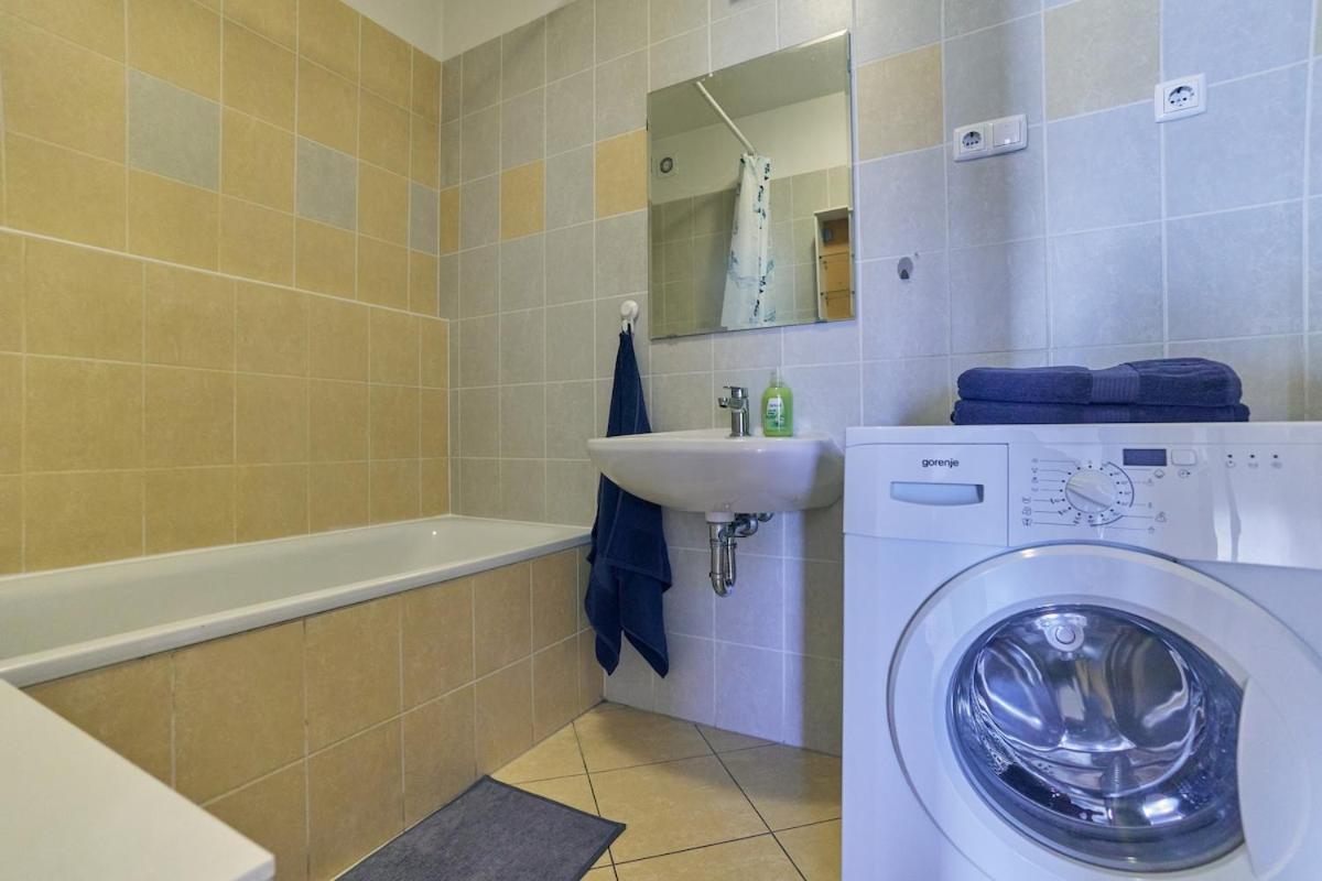 Cozy Quiet Stay With Ac And Parking Budapeste Exterior foto